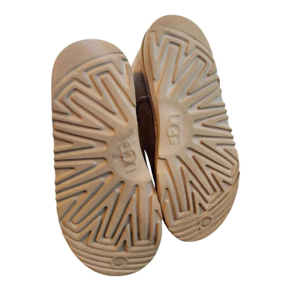 Ugg kids girls short boots‎ sz 5 brown sheepskin and leather